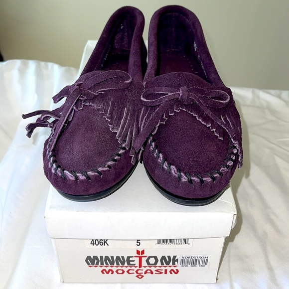 Women’s Minnetonka moccasins size 5 - Picture 1 of 5